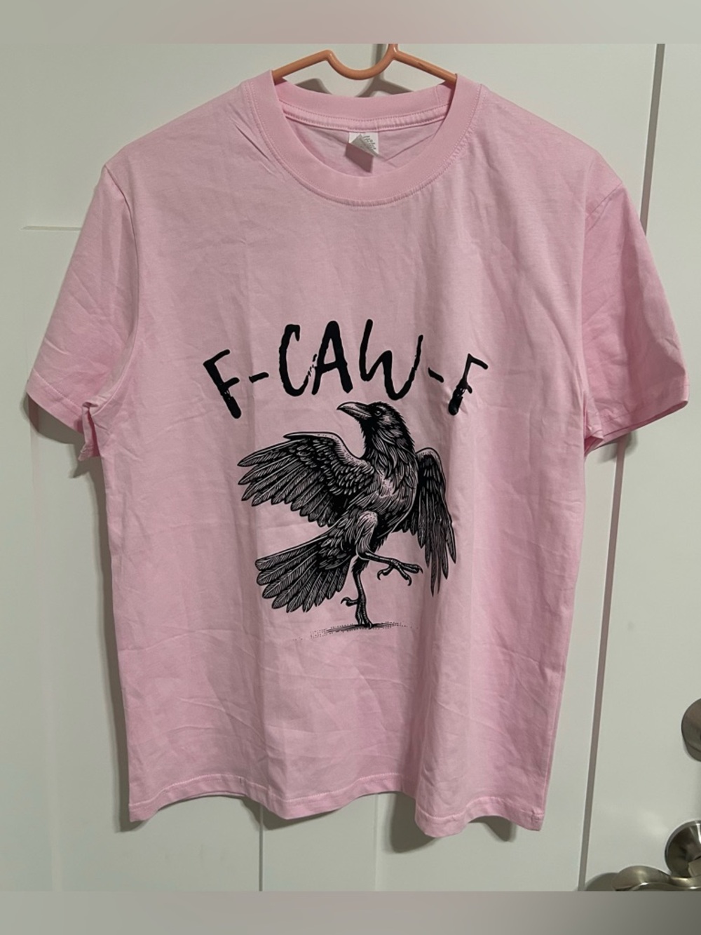 F-CAW-F Raven Crow Pink T-Shirt Graphic Tee Bird Lover Gothic Indie Size [Talla]